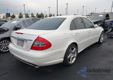 2009 Mercedes-Benz E 550 z USA, uszkodzony, nr VIN WDBUF72X69B379329